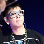빙구 같은 안경도 멋지게 소화하는 '빅뱅' <b>탑</b>