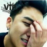 귀엽게 <b>눈물</b> <b>셀카</b> 찍은 아이돌