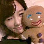 귀엽게 <b>윙크</b> 셀카 찍은 연예인들