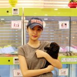 신품 <b>메아리</b> 윤진이 쌩얼로 강아지 분양받으러 왔음 (직찍)