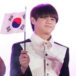 애국심 돋아 보이는 아이돌 모음