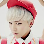 빨간 <b>모자</b>가 잘 어울리는 아이돌