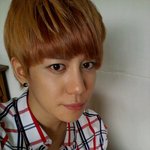 ==블락비 박경 얼굴 손댄거 같지않아?==