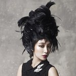 이민정 블랙<b>스완</b> 화보... 왕관이 1억원짜리라고 함ㄷㄷ