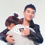 팬 서비스 甲, 폭풍 <b>포옹</b> 해주는 아이돌들