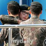 <b>제대</b>하고 표정 관리 못 하는 박효신ㅋㅋ