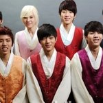 <b>한복</b>도 잘 어울리는 남자 아이돌들