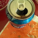 펩x<b>콜라</b>에서 곰팡이 덩어리가 나왔어요.