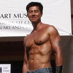 이 두 남자중 누가더 <b>미남</b>이고 화끈함??.jpg