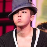 트로피 포즈 따라하는 백만불짜리 귀욤 <b>gd</b>