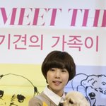 아무리 줌을 당겨보아도... 빈틈이 보이지 않는... 조윤희 피부...