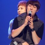 보는 나까지 질투나는 아이돌 백허그