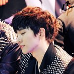 <b>턱</b><b>선</b>까지 예쁜 아이돌들