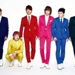 <b>컬러</b>풀 수트도 어울리는 아이돌들