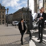 공효진 파리 길거리 포착! 스키니 입고 공격형 엉덩이 자랑 중