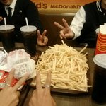 햄버거는 <b>후식</b>이다!!!!!!! 감자튀김이 주 메뉴! ㅋㅋㅋ