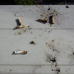 <b>윗층</b>에서 버리는 담배꽁초땜에 돌아버리겟어요..