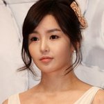 눈에 <b>써클</b>렌즈 이식한듯한 연예인