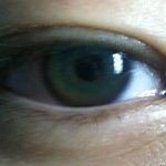 <b>눈색</b>이 조금 이상해요 저만 이러나요 ㅠㅠ