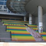 착한남자 송중기 <b>용산역</b>계단에서 이나영과 있는 모습