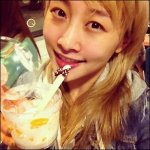 먹는 모습 <b>셀카</b>샷도 예쁜 아이돌