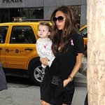 이제 아빠 얼굴이 보이기 시작하는 <b>베컴</b> 막내 딸ㅋㅋ