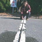 맨살 수영 조심!…가위 썰듯 먹이 자르는 3m 괴물벌레