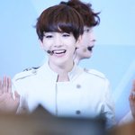 엑소한테 성형드립은 하지말자..