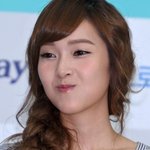 <b>웃음</b> 겨우 참고 있는 연예인들