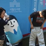 [사진/동영상/이벤트有]  훈녀와 함께한 시청역 하이파이브 퍼포먼스...