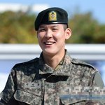 군사훈련 마친 박태환을 <b>환영</b>하러 온 강아지ㅋㅋㅋㅋㅋ