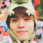 애<b>교살</b>이 유독 두꺼워 보이는 아이돌