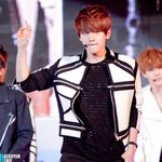 진짜 뽀얀 엑소<b>케이</b> 백현