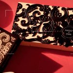 여배우의 가장 최고의 순간!  완벽한 메이크업과 클러치 속 ,그녀만의...