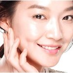 신민아의 촉촉한 촉광 메이크업, 이거 하나면 끝?