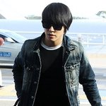 어깨가 상당히 좁아 보이는 정용화
