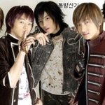 조금 촌스러운 아이<b>돌들</b>의 <b>데뷔</b>초