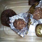 (사진크기 주의) 페레로로쉐에서 구더기같은벌레 나옴;