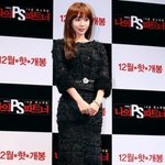 얼굴이 좀 부자연스럽지만.. 여전히 예쁘긴 한 김아중