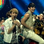 <b>셜록</b> 트리플크라운 했을때 승리품에 안겨버린 종현ㅋㅋㅋ