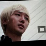 <b>예성</b>이는 화나도 팬들을 위해 웃습니다.