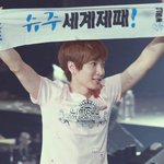인터넷의 <b>슈주</b>는 호구같고 존나 친근하지만