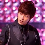 <b>늑대</b> 같은 짐승 매력 풍기는 남자 아이돌