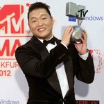 싸이 유럽뮤직어워드에서 최고 뮤직비디오 상 받음ㄷㄷㄷㄷㄷ