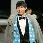 <b>담요</b>도 패션이 되는 아이돌
