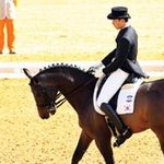 김동선, 단체 승마<b>부분</b>에서 금메달을 <b>목</b>에 걸다