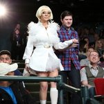 역변을 걷잡지 못 하는 듯한 <b>린지</b> 로한