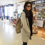 블랙 레깅스 하나로 각선미 <b>올킬</b>한 유이 공항패션ㅎㄷㄷ