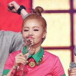 1위 하고 <b>기쁨</b>에 취한 아이돌들