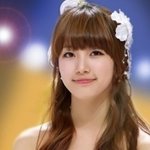 청순 여신 수지, <b>조명</b> 밝힐 물광 피부 인증!!!